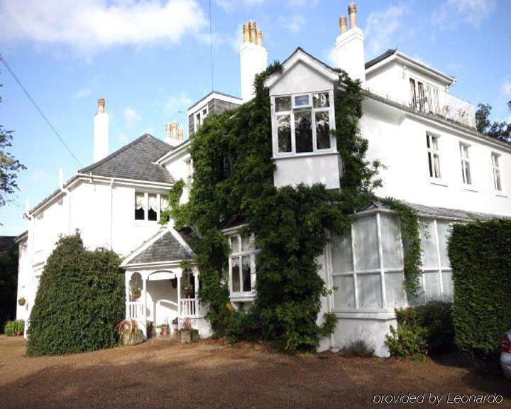 Fines Bayliwick Hotel Bracknell Exterior photo