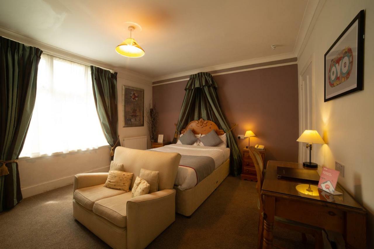Fines Bayliwick Hotel Bracknell Exterior photo