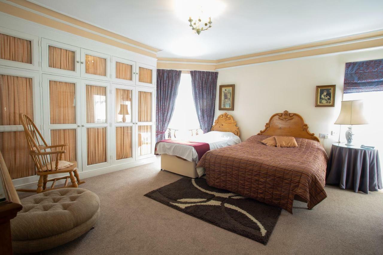 Fines Bayliwick Hotel Bracknell Exterior photo